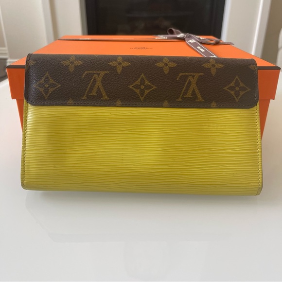 LOUIS VUITTON Wallet Authentic - Picture 3 of 13